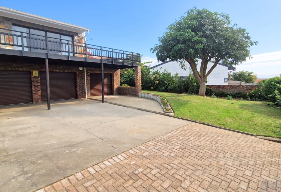 5 Bedroom Property for Sale in Wavecrest Eastern Cape